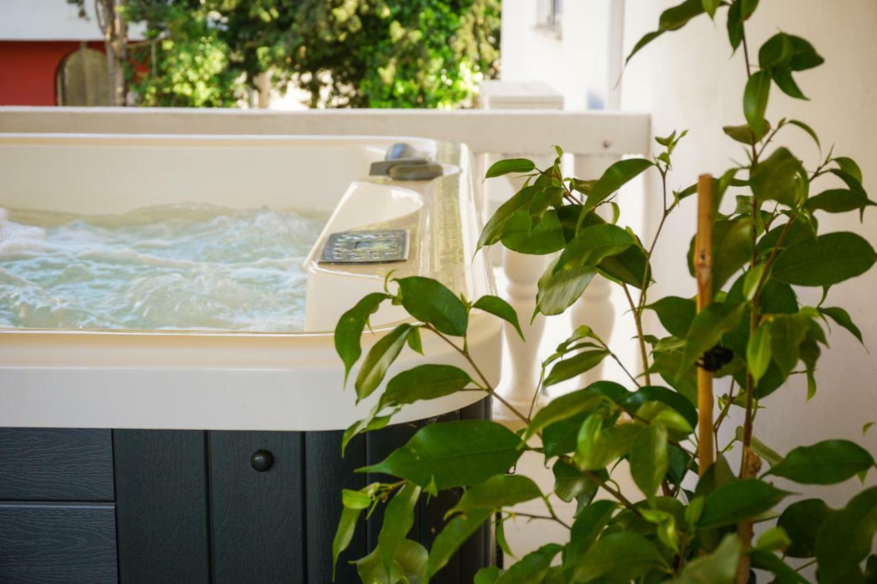 Paula With Private Jacuzzi And Parking- Near The Appartamento *