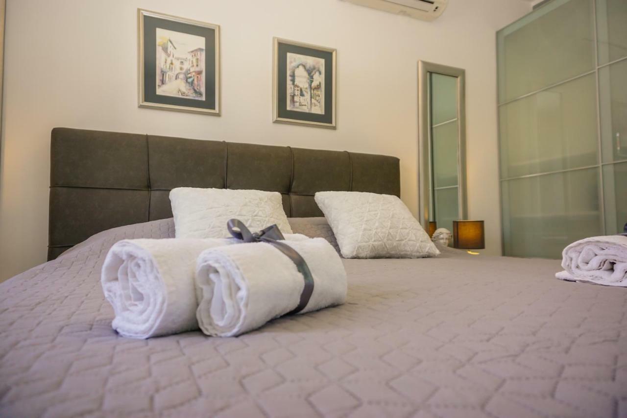 Paula With Private Jacuzzi And Parking- Near The Appartamento Zara