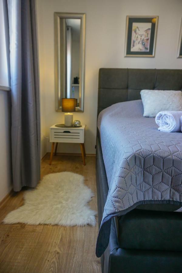 Paula With Private Jacuzzi And Parking- Near The Appartamento