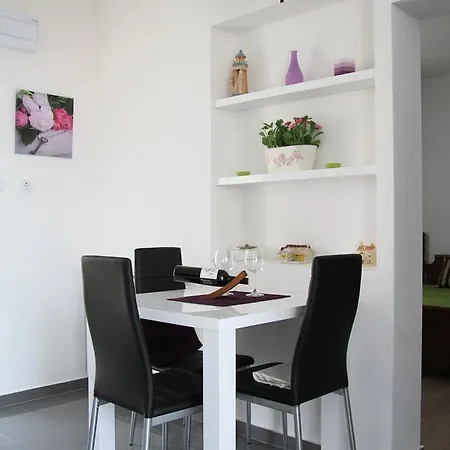 Apartment Paula With Private Jacuzzi And Parking- Near The Beach Zadar Exterior foto