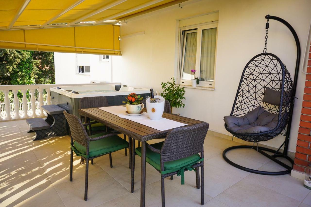 Paula With Private Jacuzzi And Parking- Near The Appartement Zadar