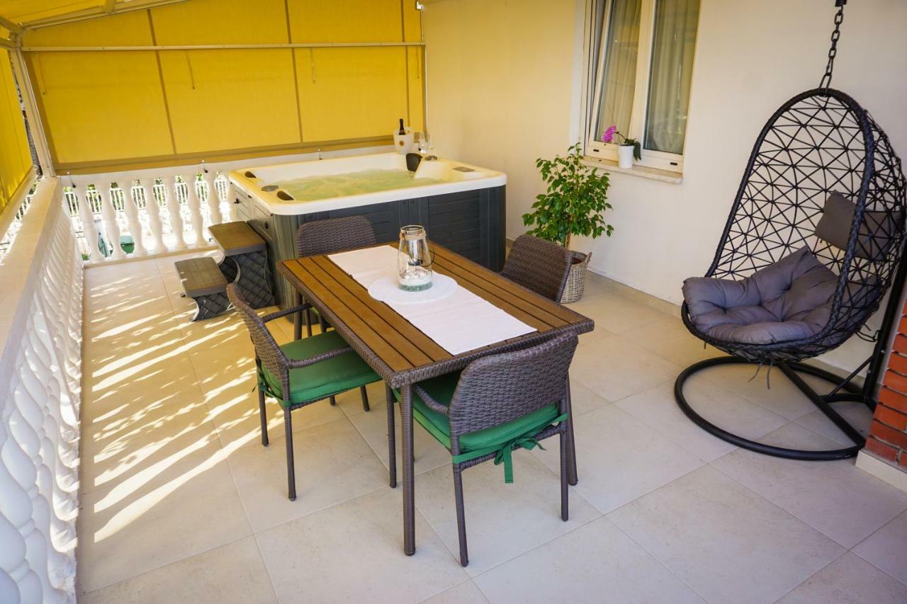 Paula With Private Jacuzzi And Parking- Near The Appartement Zadar