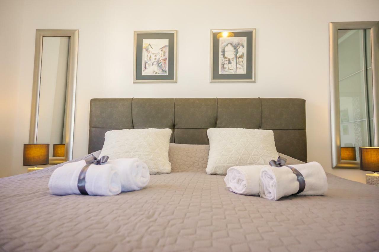 Paula With Private Jacuzzi And Parking- Near The